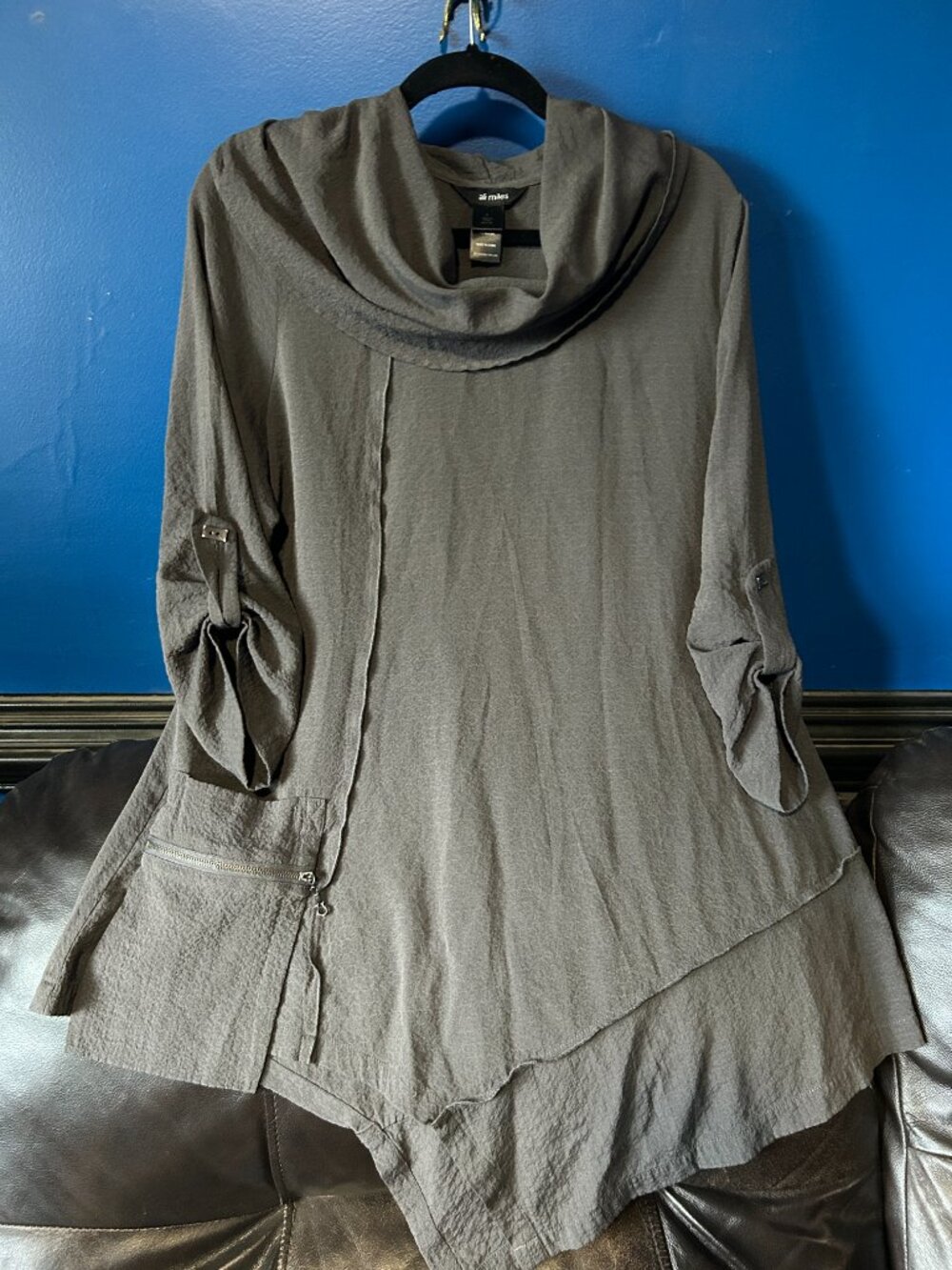 Ali Miles black gauzy crinkle cowl neck zipper asymmetrical pointed hem goth L